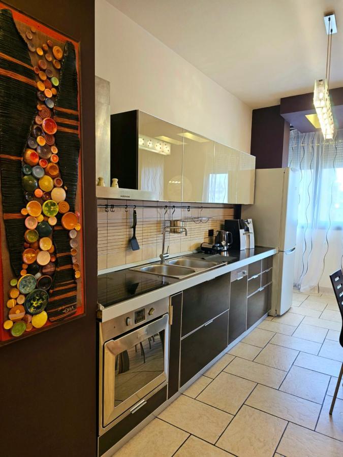 Center Apartment Easy_Luxury Тирана Экстерьер фото