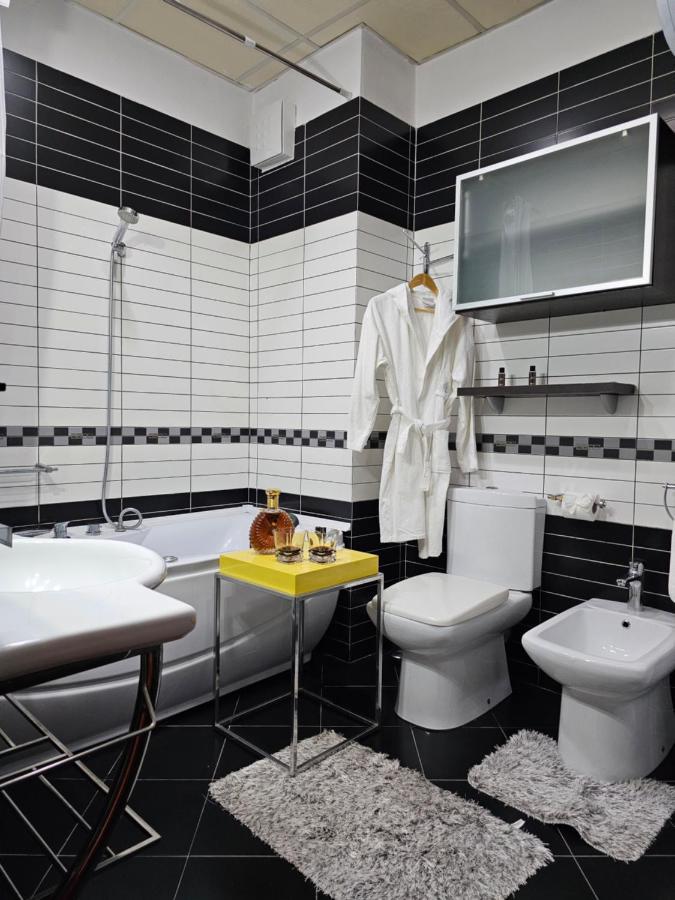 Center Apartment Easy_Luxury Тирана Экстерьер фото