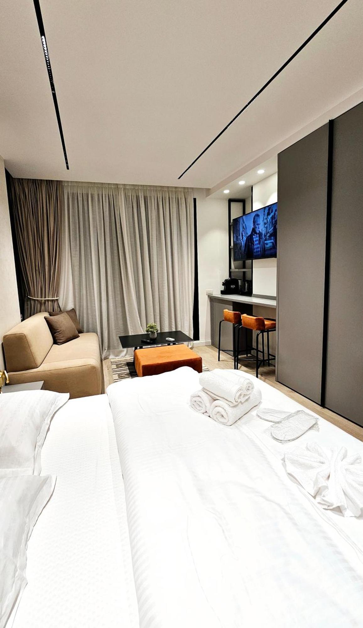 Center Apartment Easy_Luxury Тирана Экстерьер фото