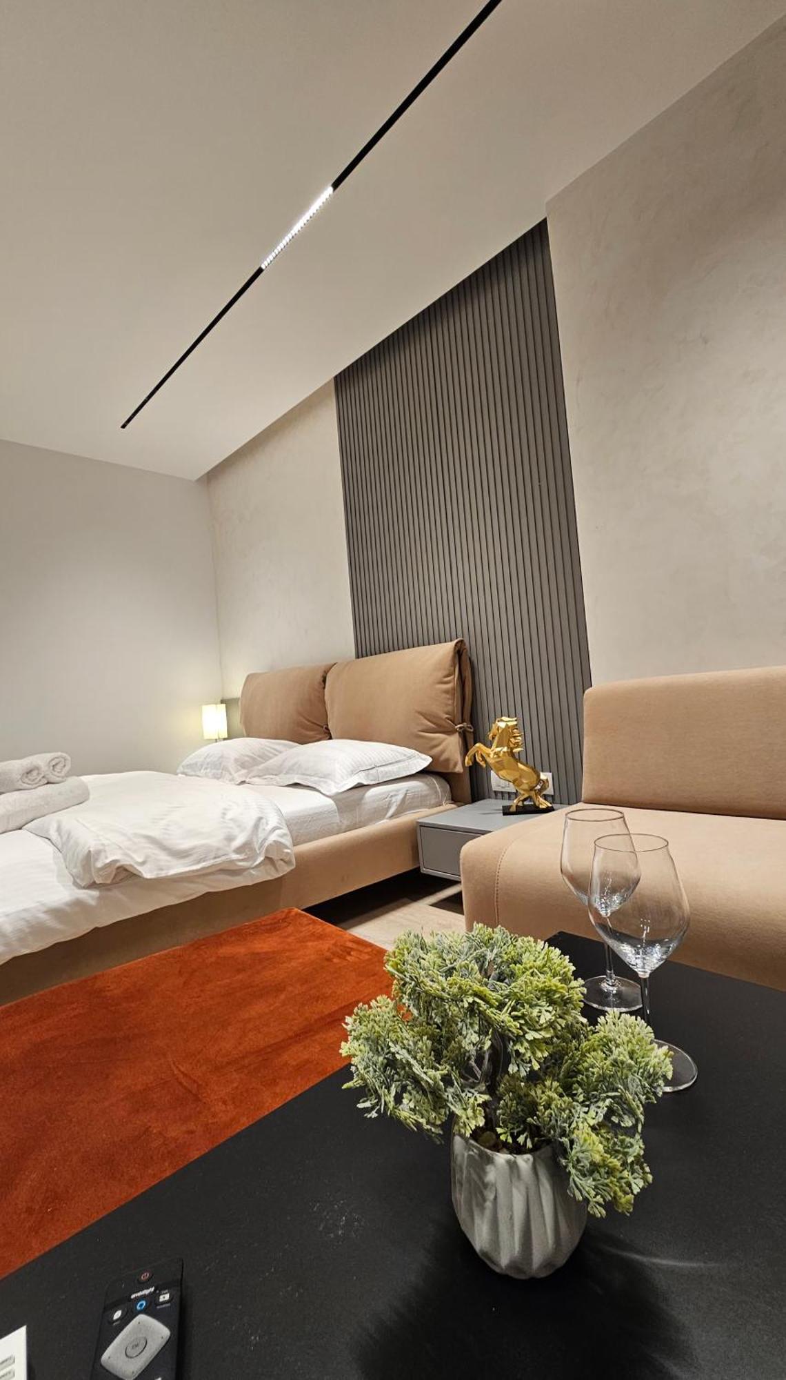 Center Apartment Easy_Luxury Тирана Экстерьер фото