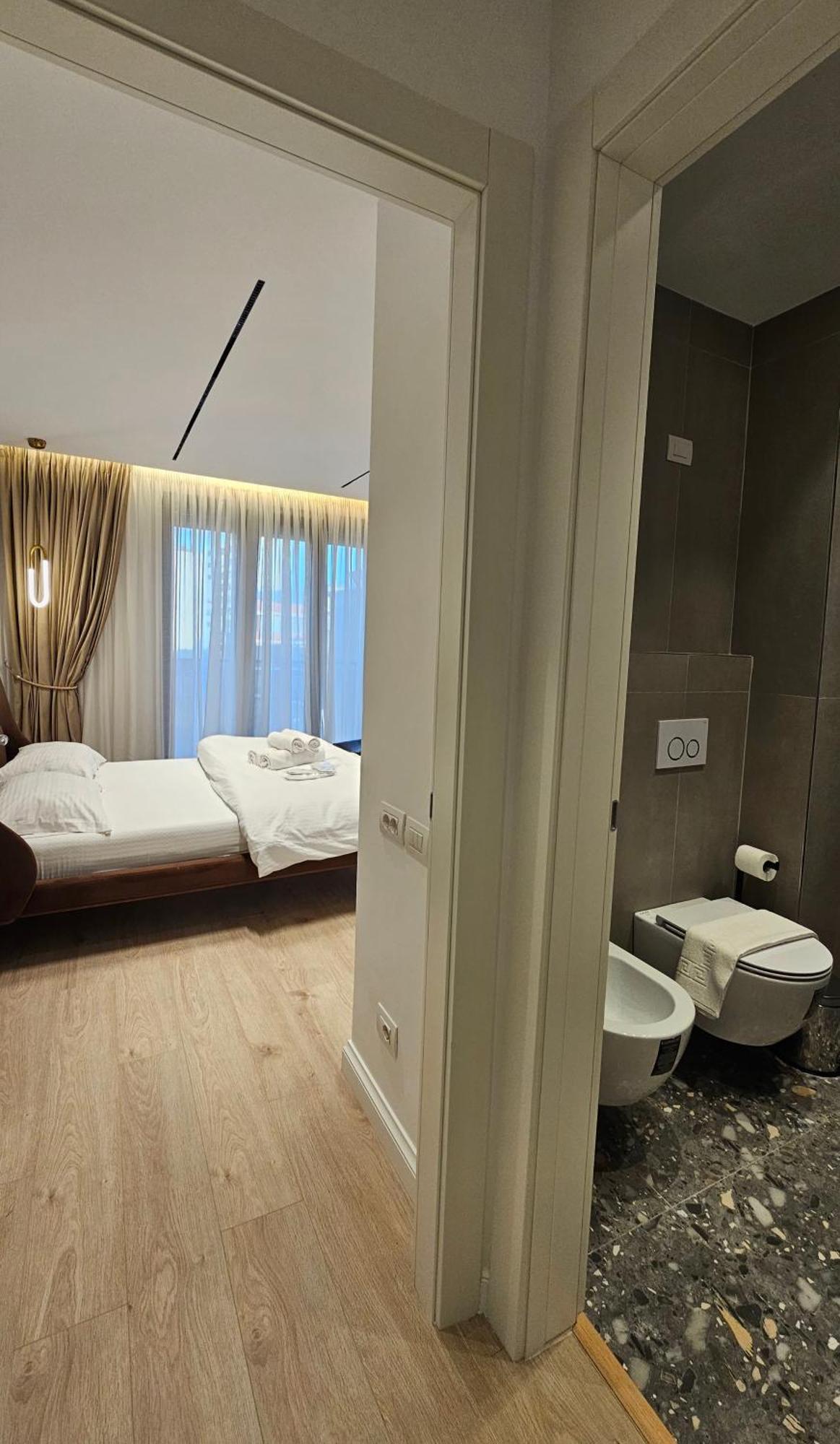 Center Apartment Easy_Luxury Тирана Экстерьер фото